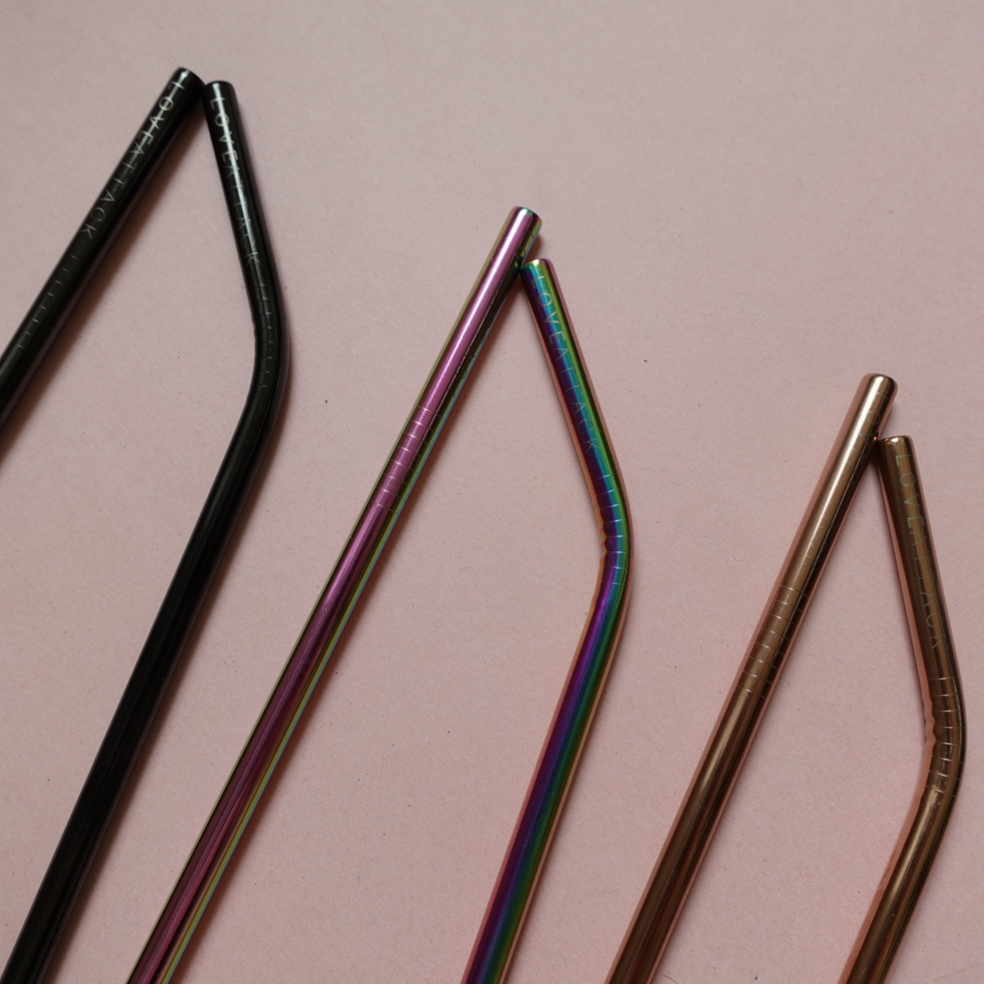 https://www.loveattack.ca/cdn/shop/products/love-attack-reusable-stainless-steel-straws-10.png?v=1653063216&width=1946